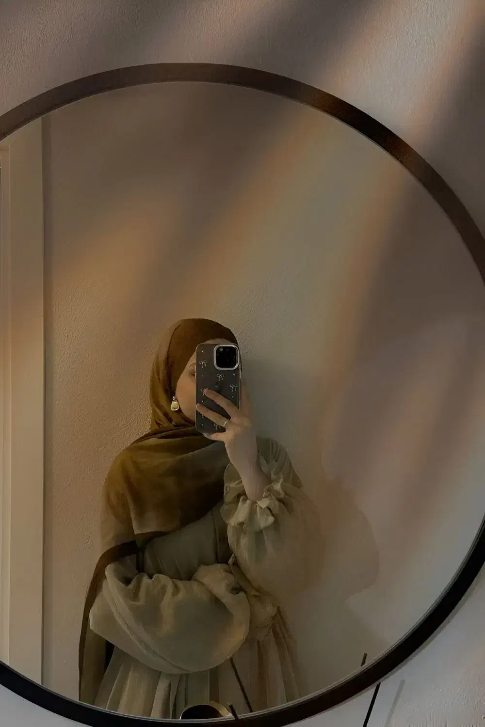 آینه گرد ژیپو|آینه|ایلام, |دیوار