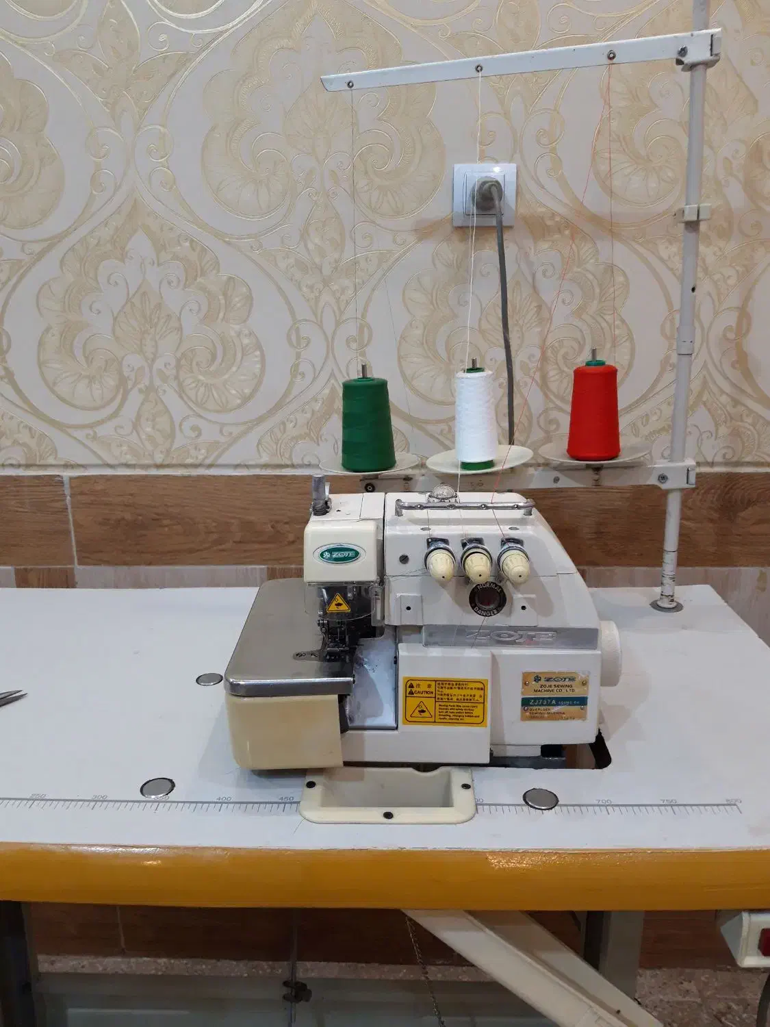 چرخ خیاطی سردوز زوجی|چرخ خیاطی و ریسندگی|شیراز, کوشک میدان|دیوار