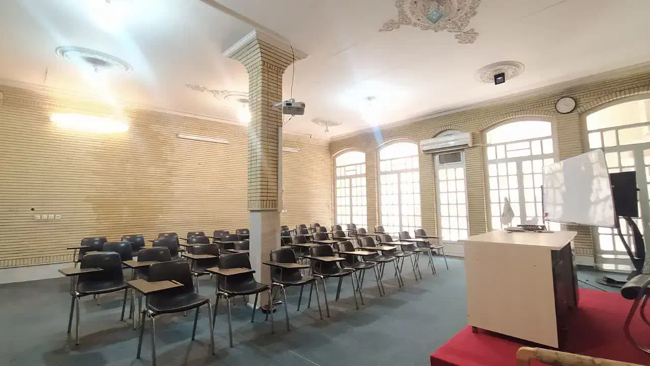 سالن آموزشی مجهز|اجارهٔ کوتاه‌مدت دفتر کار و فضای آموزشی|قم, بلوار امین و ساحلی|دیوار