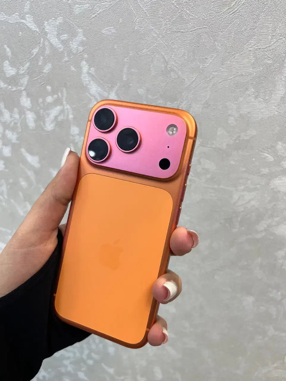 ۱۷پرو نیست در جهان اما مجموعه اعتماد موجود داره|موبایل|اصفهان, مفتح|دیوار