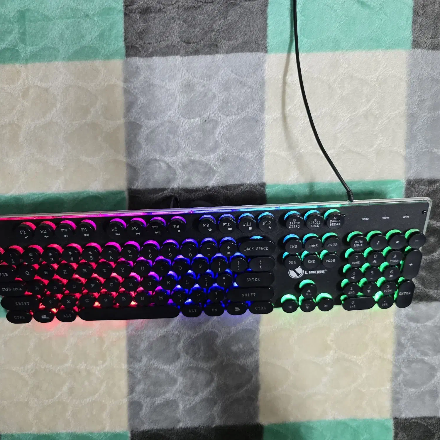 کیبرد و موس (کپشن بخون)|قطعات و لوازم جانبی رایانه|تالش, هشتپر|دیوار