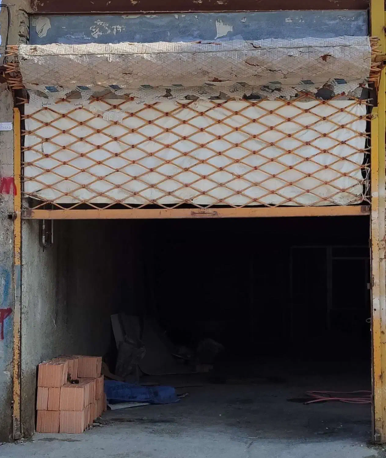 فروش درب و کرکره فلزی سالم با شیشه|مصالح و تجهیزات ساختمان|شیروان (خراسان), |دیوار