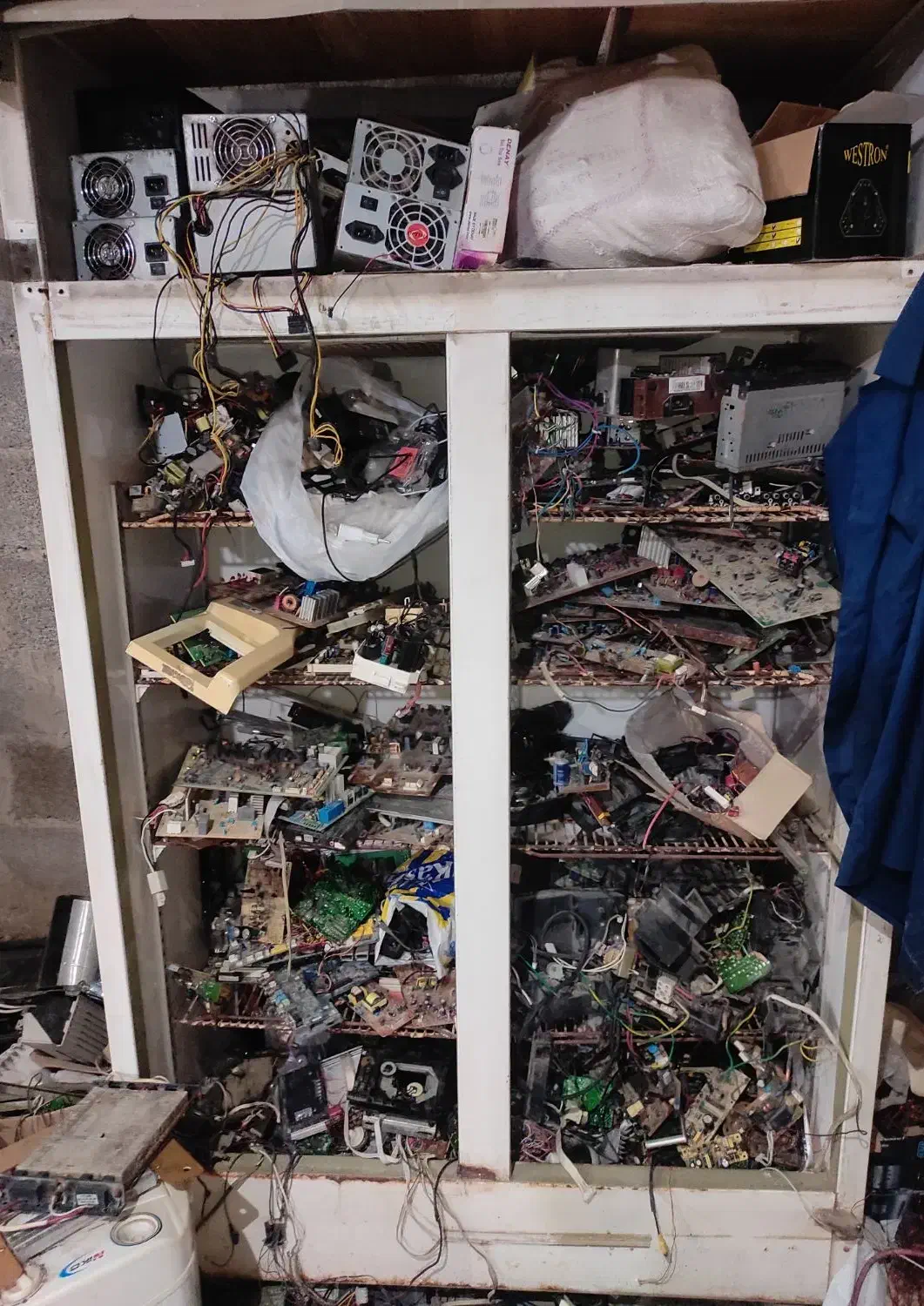 تعمیرات تخصصی برد و انواع لوازم الکترونیکی|خدمات پیشه و مهارت|چابهار, |دیوار