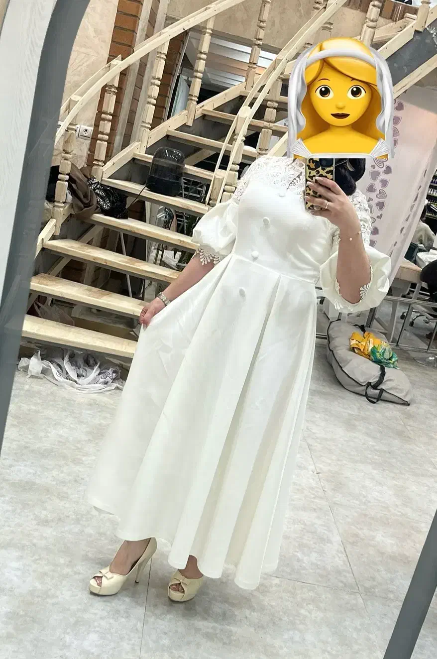 لباس سفید عروسکی|لباس|الیگودرز, |دیوار