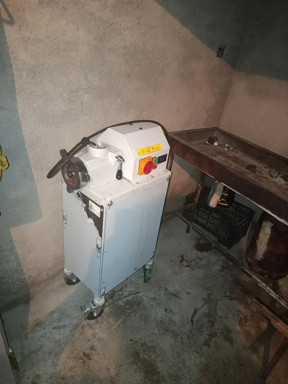 یخجال و فریزر و چرخ گوشت و ترازو به فروش میرسد|فروشگاه و مغازه|میانه, |دیوار