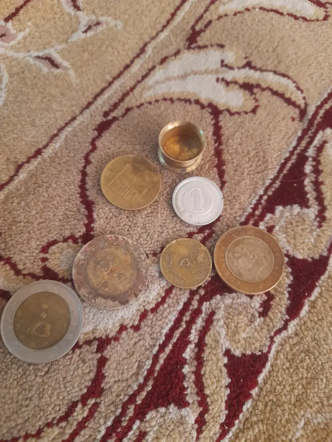 وسایل قدیمی سنگ و کلید و سکه و|کلکسیون اشیاء عتیقه|قم, خاکفرج|دیوار