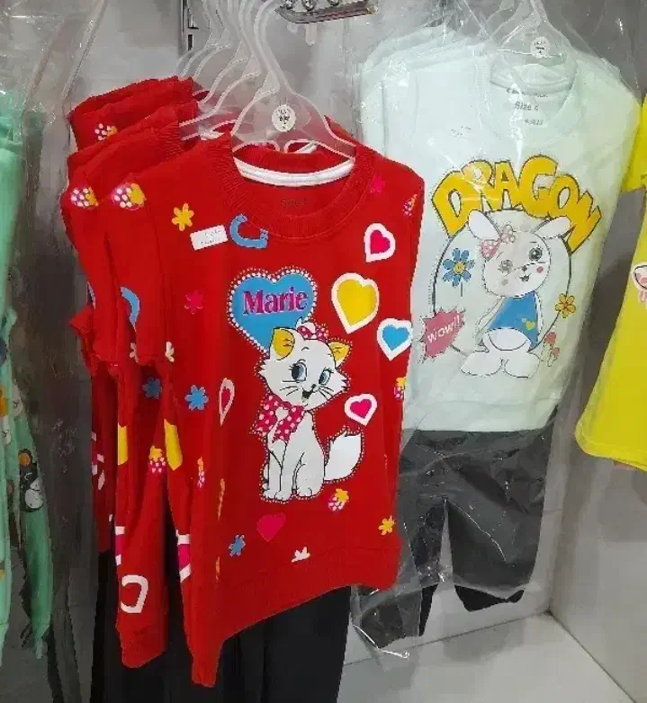 فروش کلی لباس های کودک از سایز ۳۰ الی ۶۰|حراج|رشت, پیرسرا|دیوار