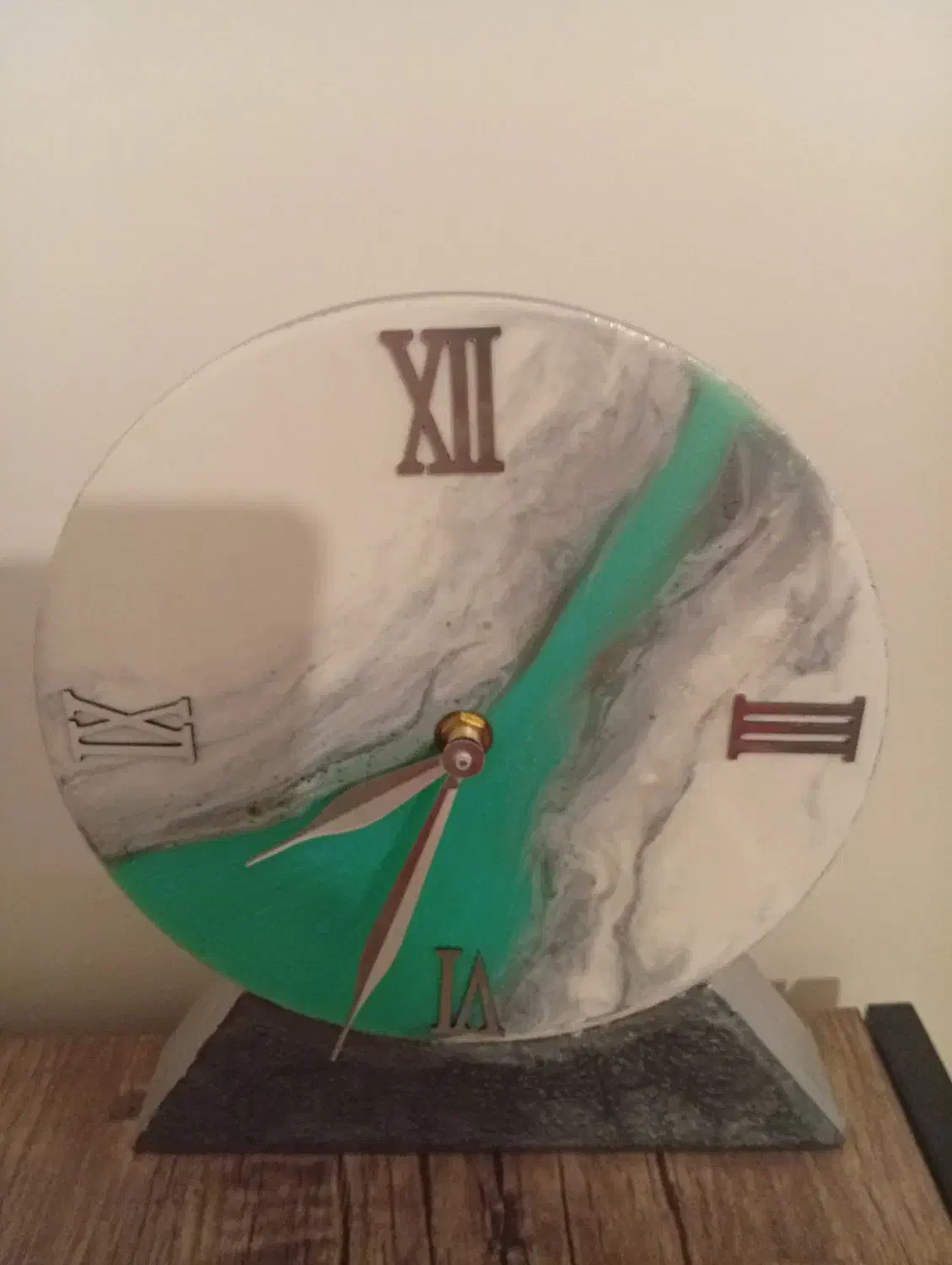ساعت رومیزی جنسش زیرن است|ساعت دیواری و تزئینی|کرج, حسین‌آباد|دیوار