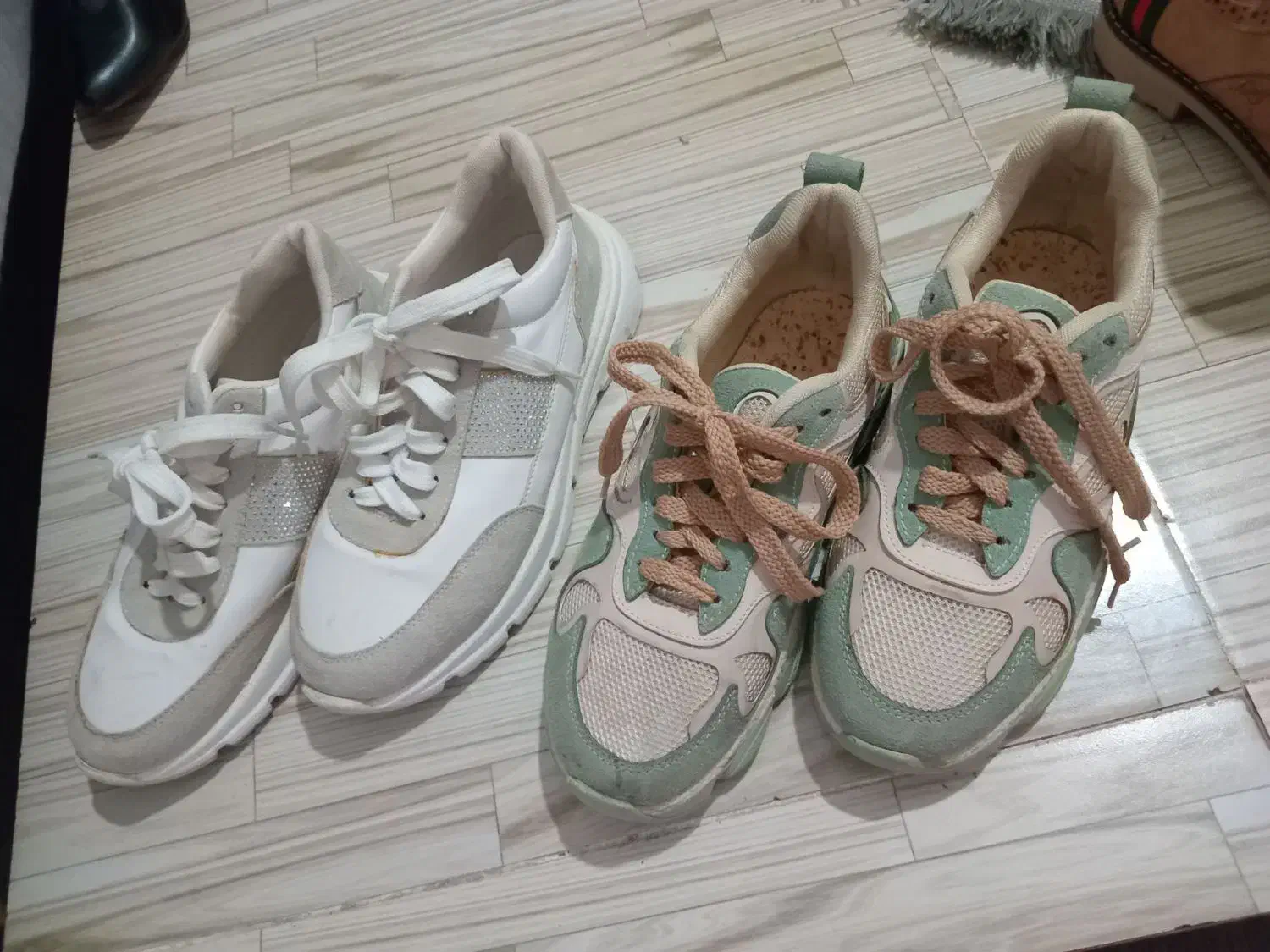 تعدادی کفش|کیف، کفش، کمربند|خرم‌آباد, |دیوار