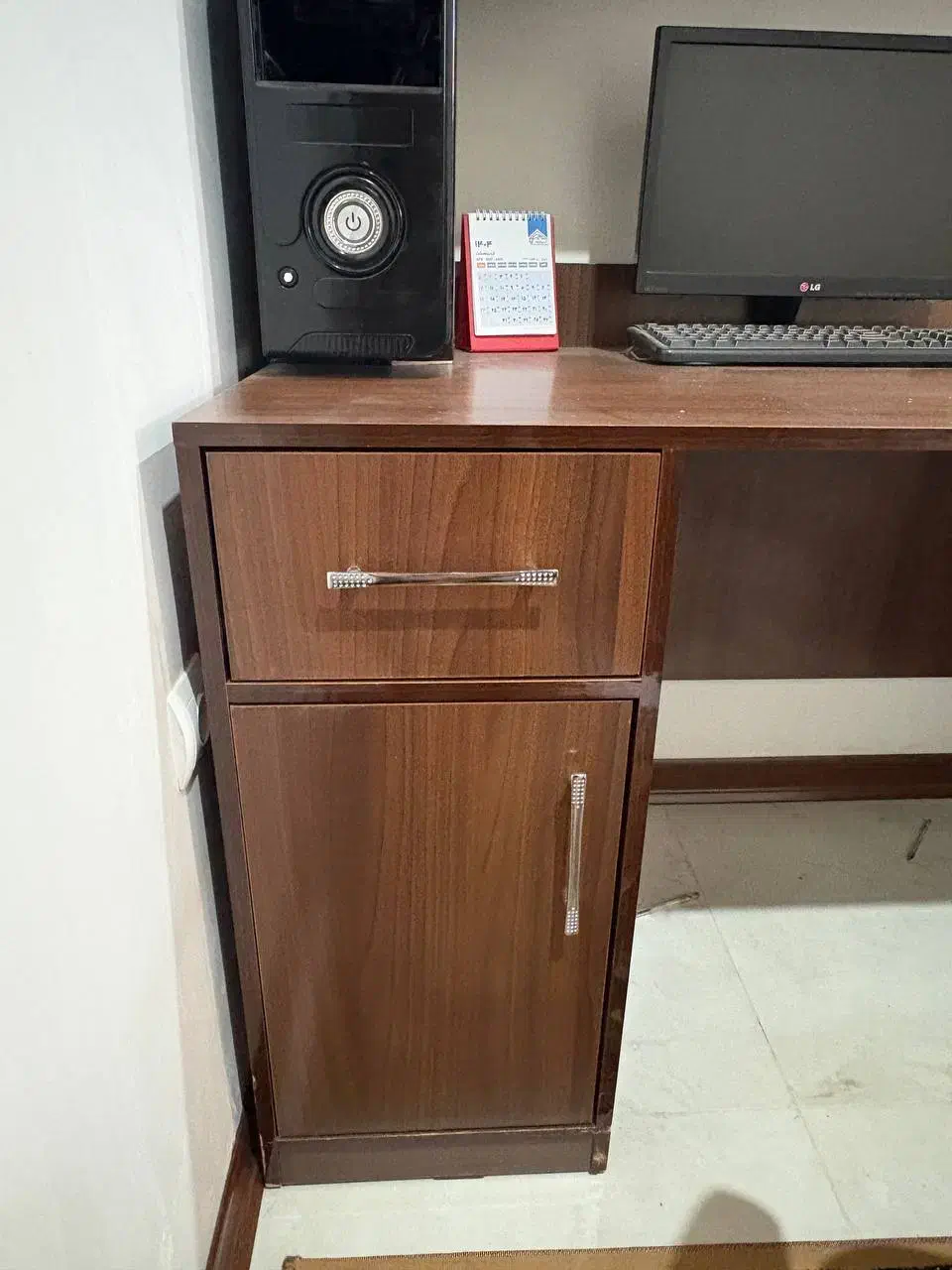 کتابخانه|کتابخانه، شلف، قفسههای دیواری|آفتاب, |دیوار