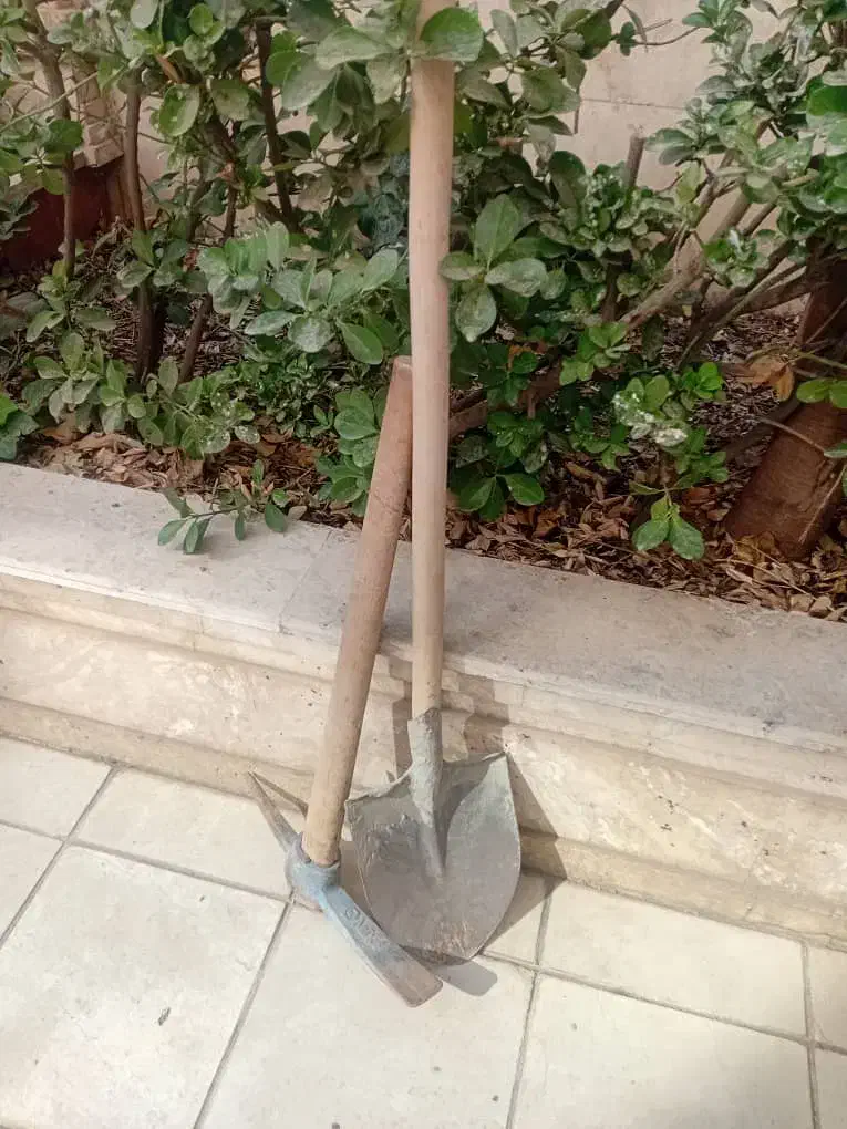 فرغون و بیل و کلنگ|ابزارآلات|قزوین, |دیوار