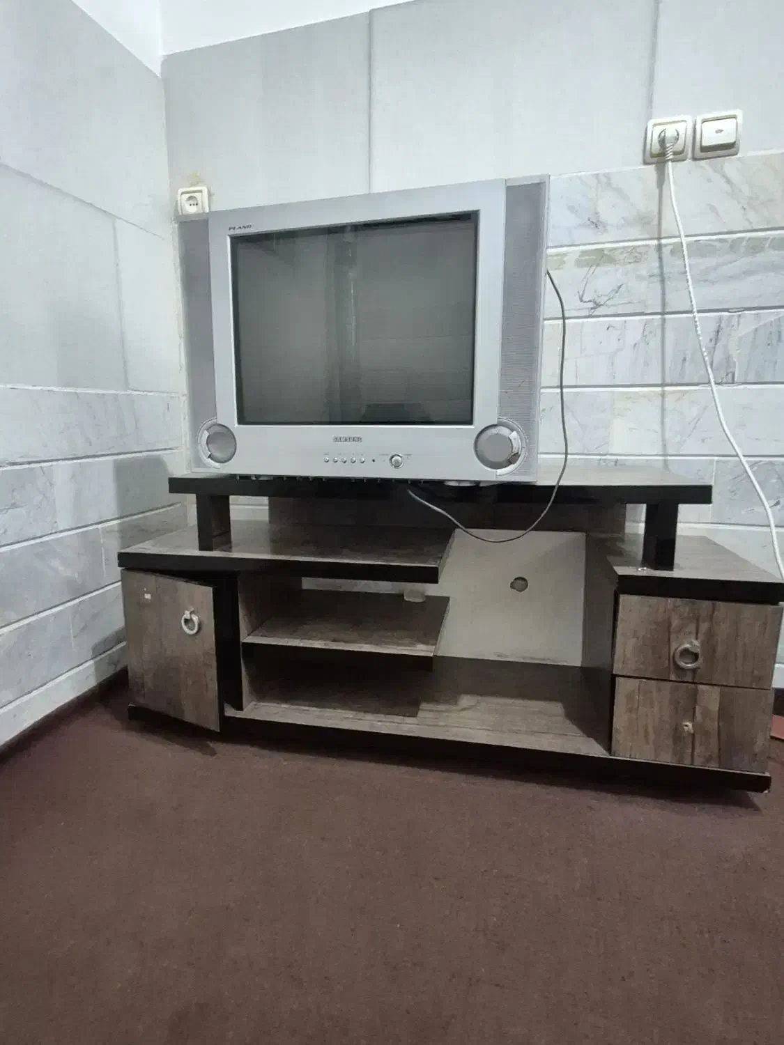 تلوبیون|میز تلویزیون|قم, حاج زینل|دیوار