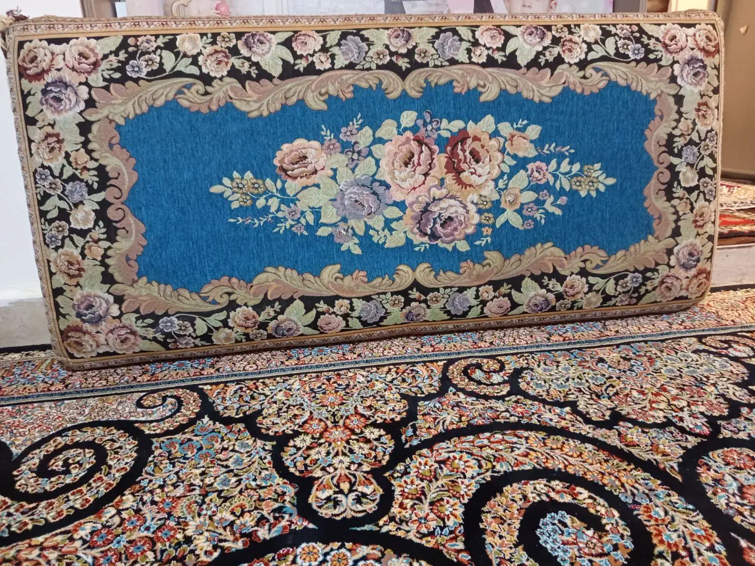 یک جفت پشتی طرح دار|پشتی|هشتگرد, شهرک ریحانه|دیوار