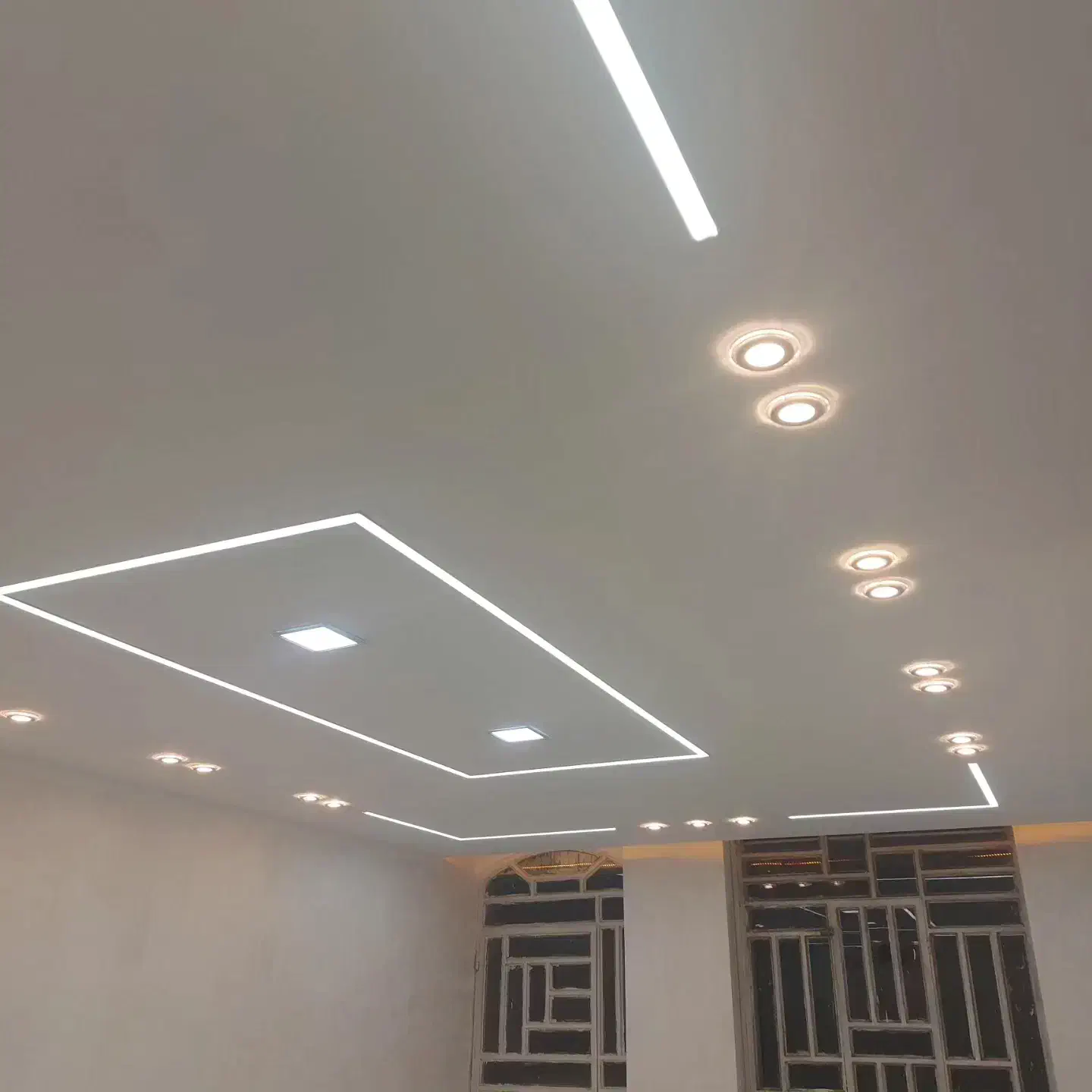 لاین نوری  لاینر نور خطی هالوژن شلنگی اتصالی لوستر|لوستر و چراغ آویز|شیراز, تحویلی|دیوار