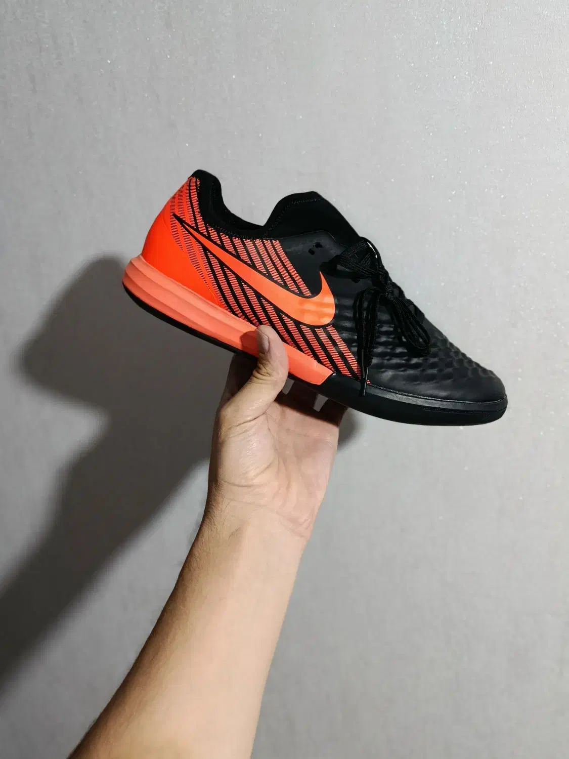 کفش سالنی|کیف، کفش، کمربند|شیروان (خراسان), |دیوار