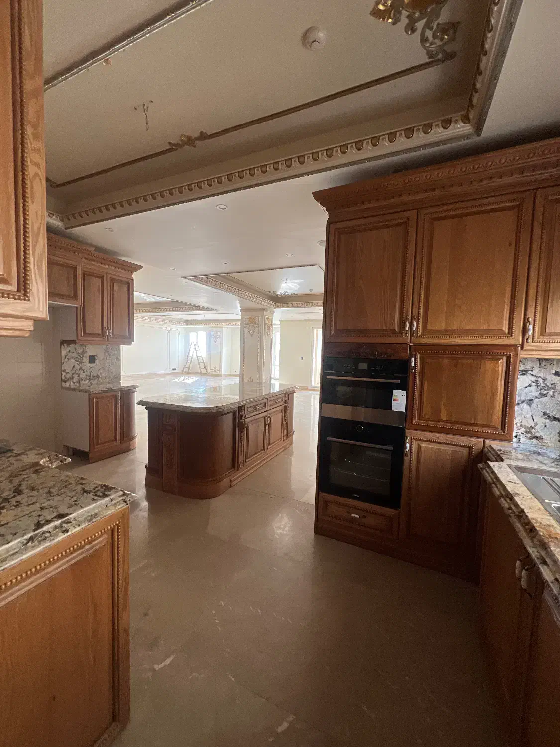 اپارتمان۳۳۰متر۴خواب نیاوران۱۵۰متر حیاط اختصاصی