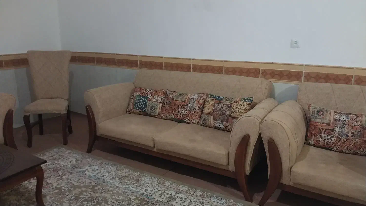 مبل کلاسیک 11نفره به همراه جلو مبلی و عسلی|مبلمان خانگی و میز عسلی|آبیک, |دیوار