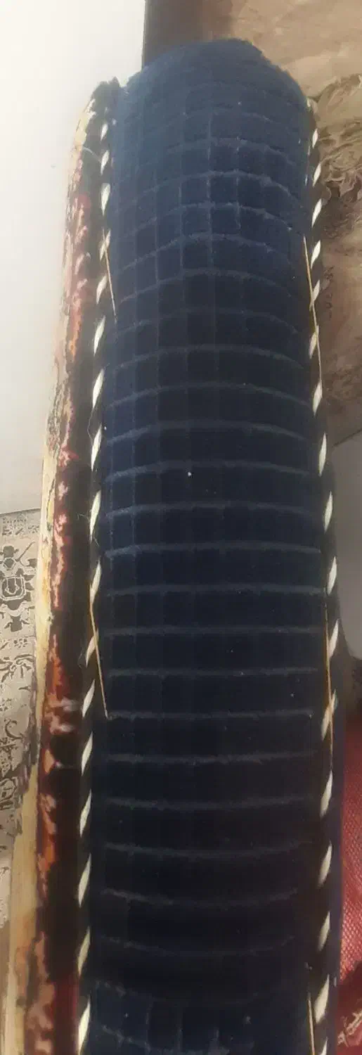 پشتی وفرش گرد|پشتی|رباط‌کریم, رباط‌کریم|دیوار