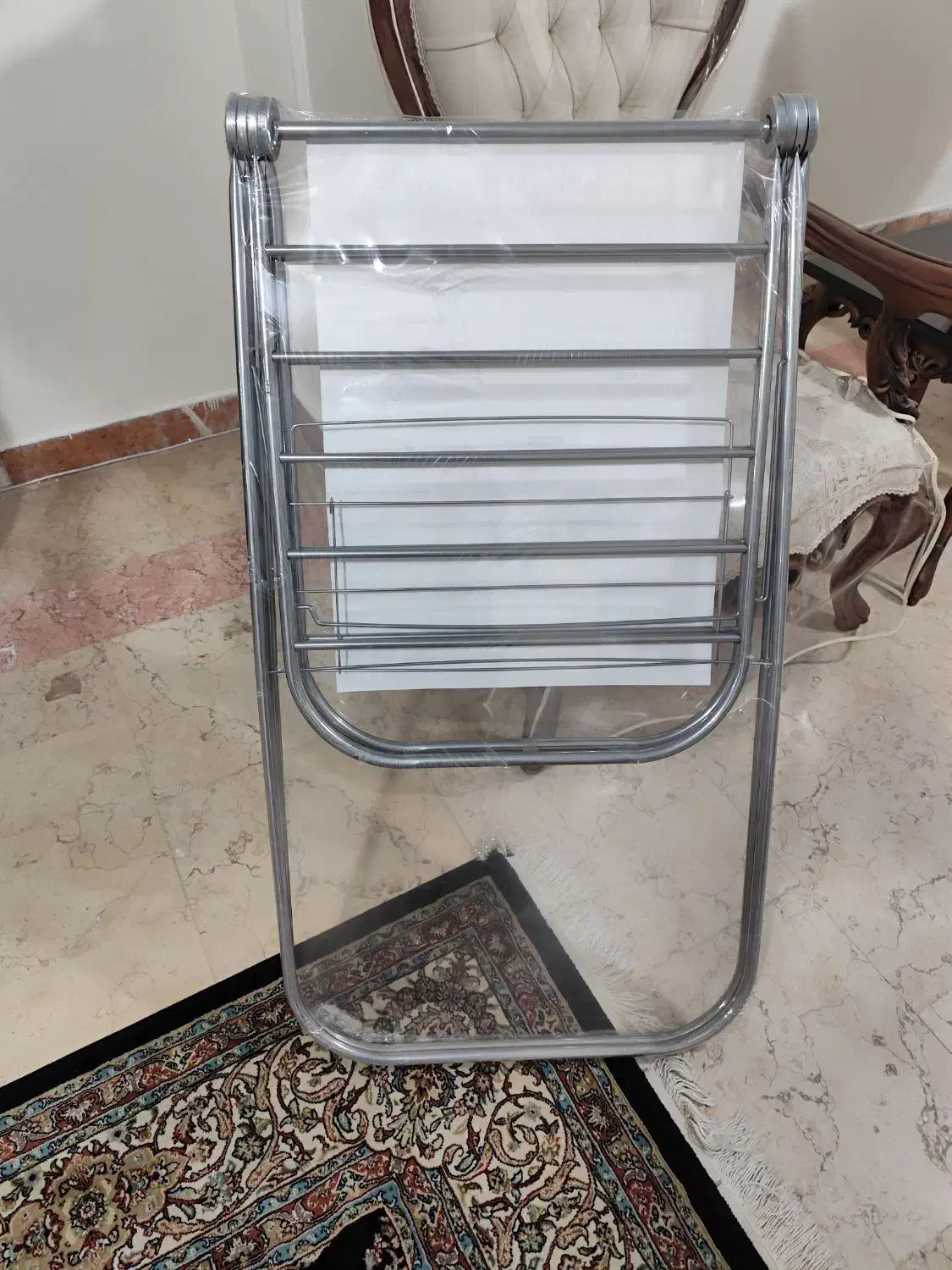 رخت پهن کن|بندرخت و رختآویز|فردیس, قریشی|دیوار