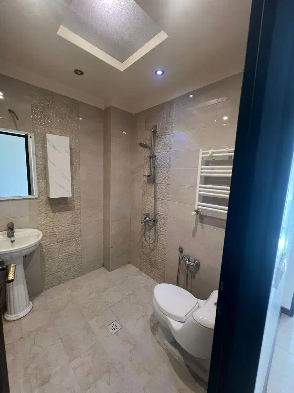 60م1خ تخلیه ط3بااسانسورغ میدان7حوض