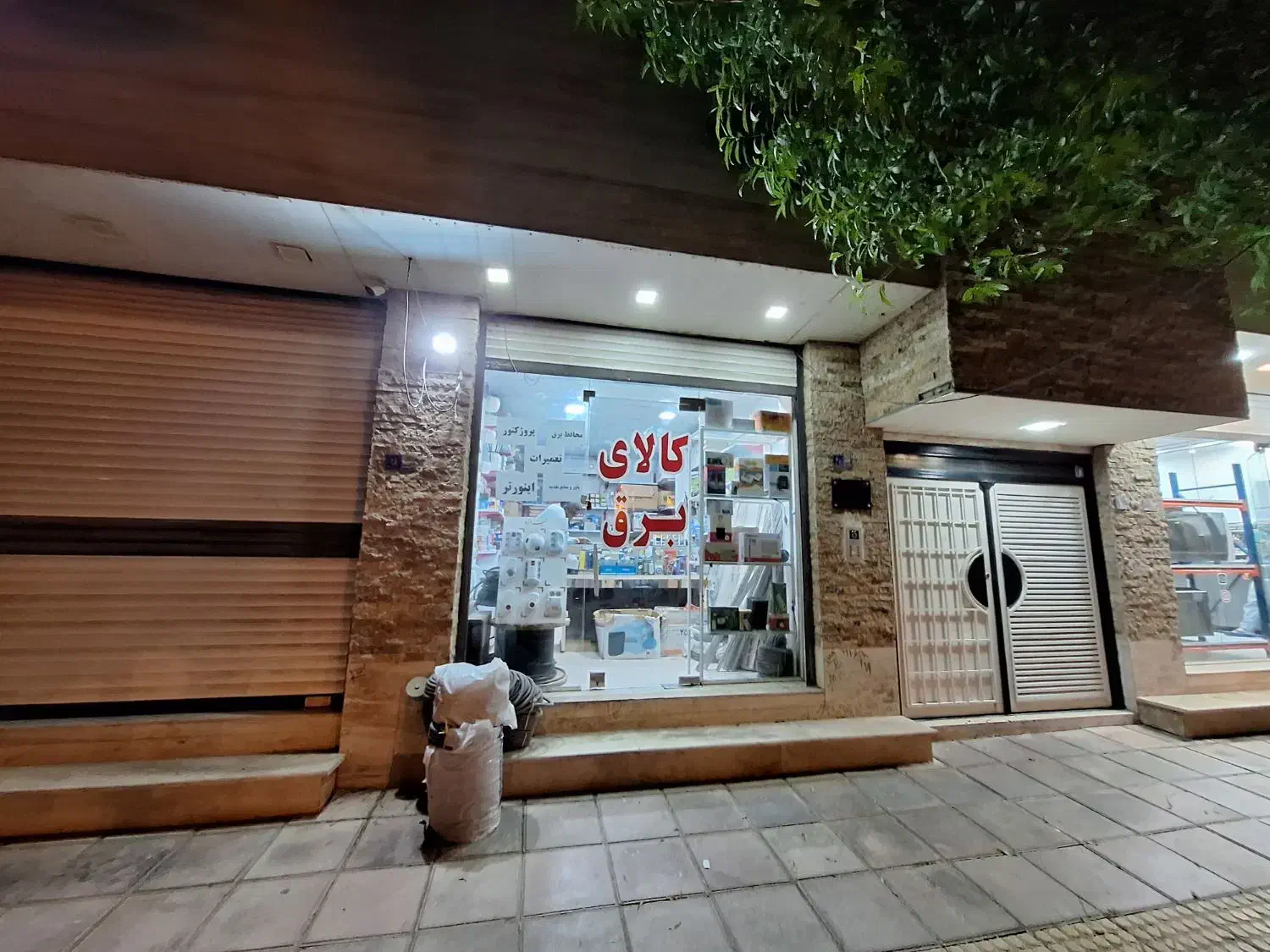 اجاره مغازه/ ۲۲ متری/ اصلی خیابان فرهنگیان|اجارهٔ مغازه و غرفه|بوشهر, |دیوار