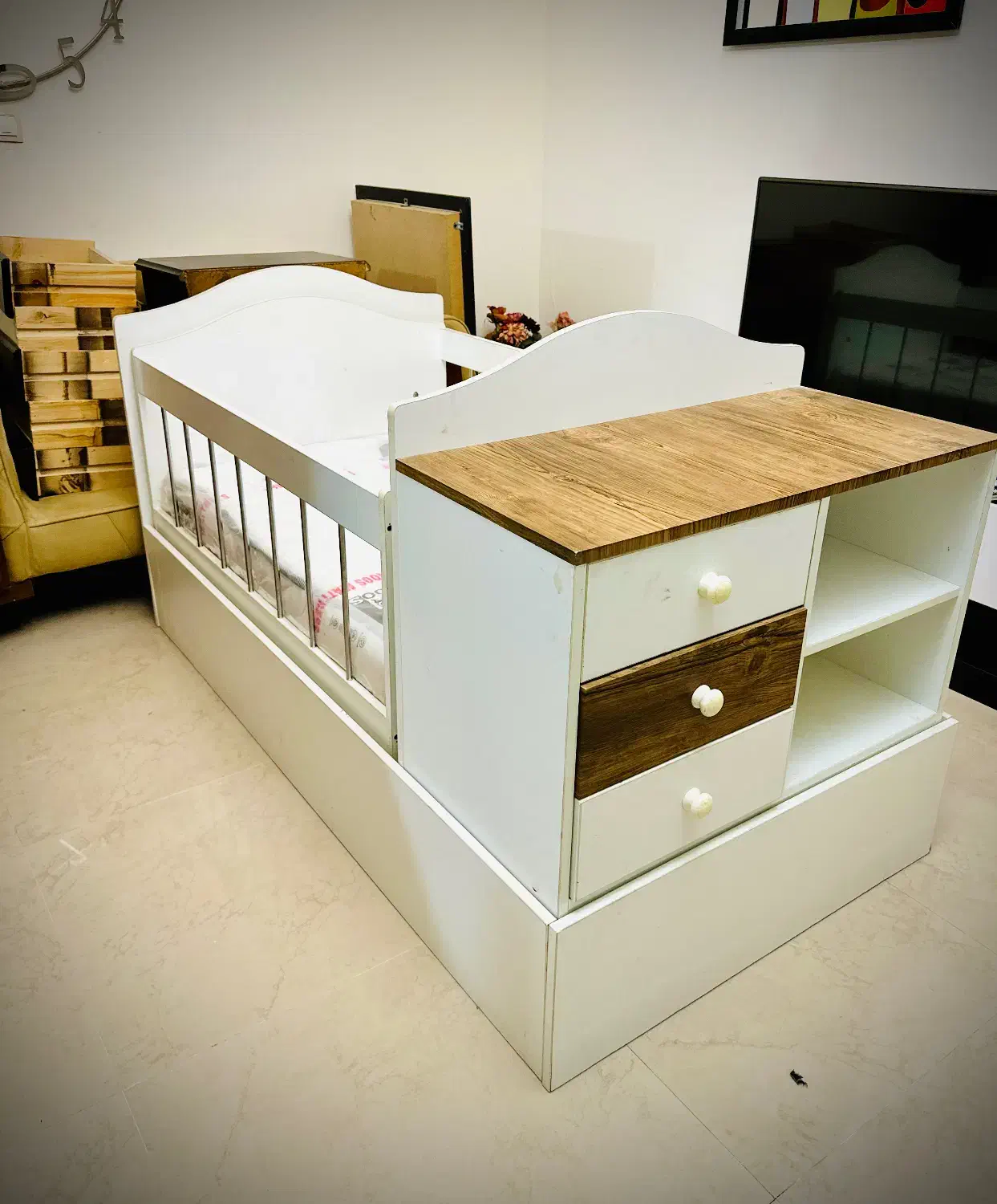 تخت خواب نوزادی،نوجوانی|تخت و سرویس خواب|هشتگرد, فاز ۱ مهستان|دیوار