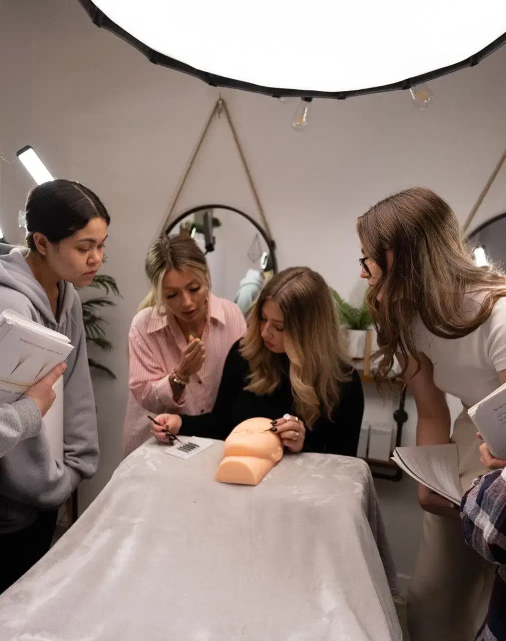 تخفیف پنجاه درصدی آموزش لاین پولساز مژه|خدمات آرایشگری و زیبایی|شاهین‌شهر, فیض|دیوار