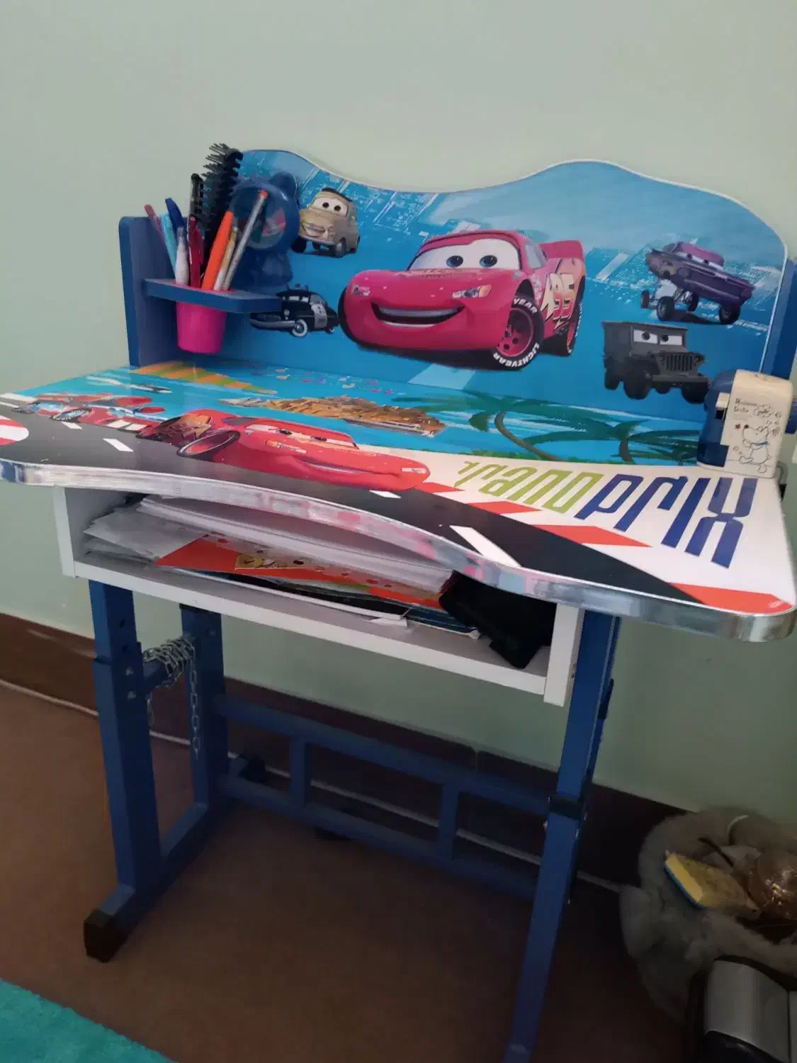 میز و صندلی طرح مک کویین|میز تحریر و کامپیوتر|جلفا, |دیوار