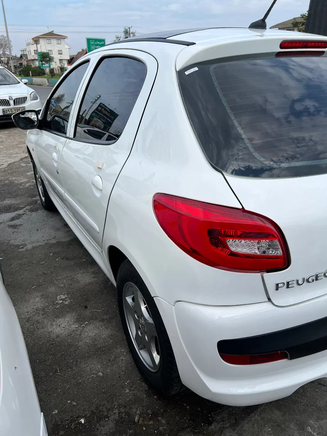 207 سقف شیشه ۱۴۰۳ تک برگ کارکرد پایین صفر|خودرو سواری و وانت|ساری, |دیوار