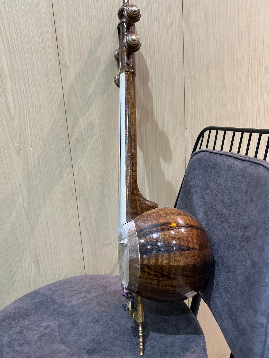 کمانچه عطا چوب ریشه گردو حرفه ای|سازهای سنتی|بومهن, |دیوار