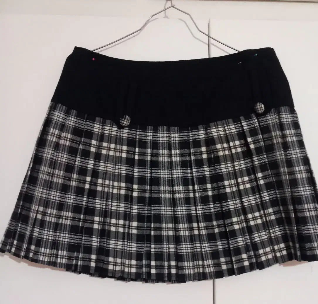 دامن پشمی|لباس|پردیس, فاز ۱|دیوار