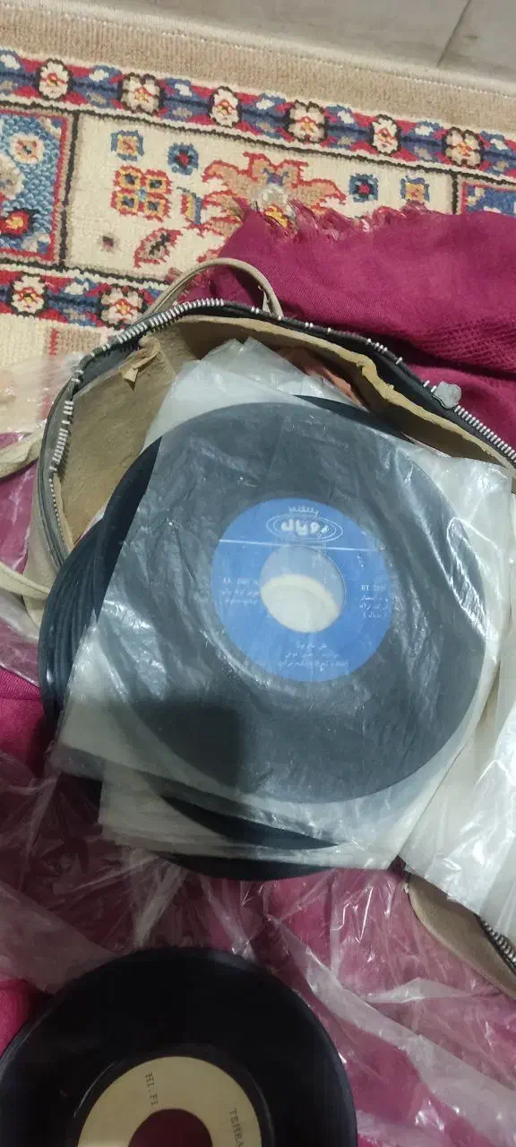 صفحه گرام گرامافون آنتیک قدیمی|فیلم و موسیقی|صومعه‌سرا, |دیوار