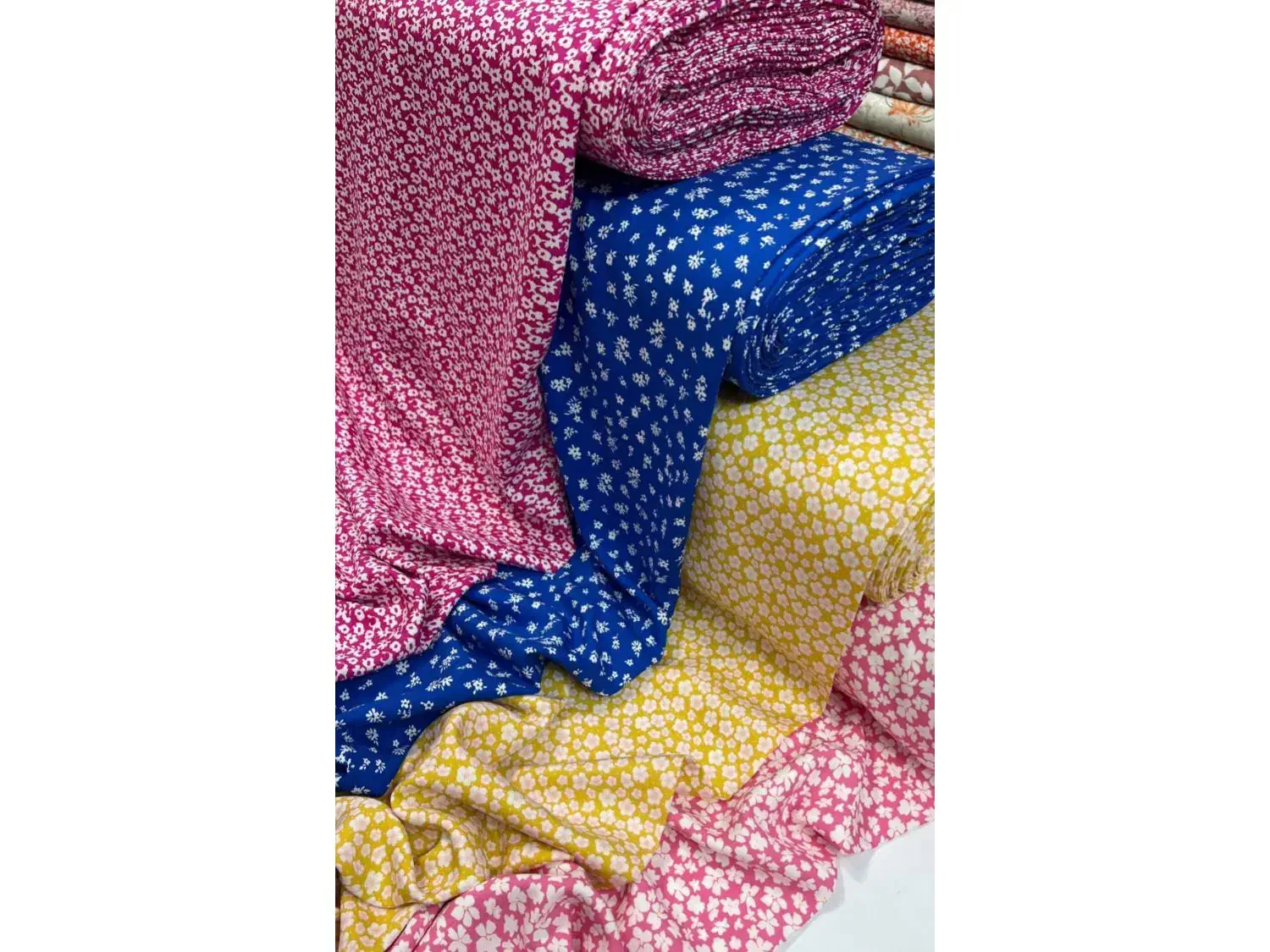 طرح خاصِّ دلنشین نخ دوبیِ نخینه|لباس|گنبد کاووس, |دیوار