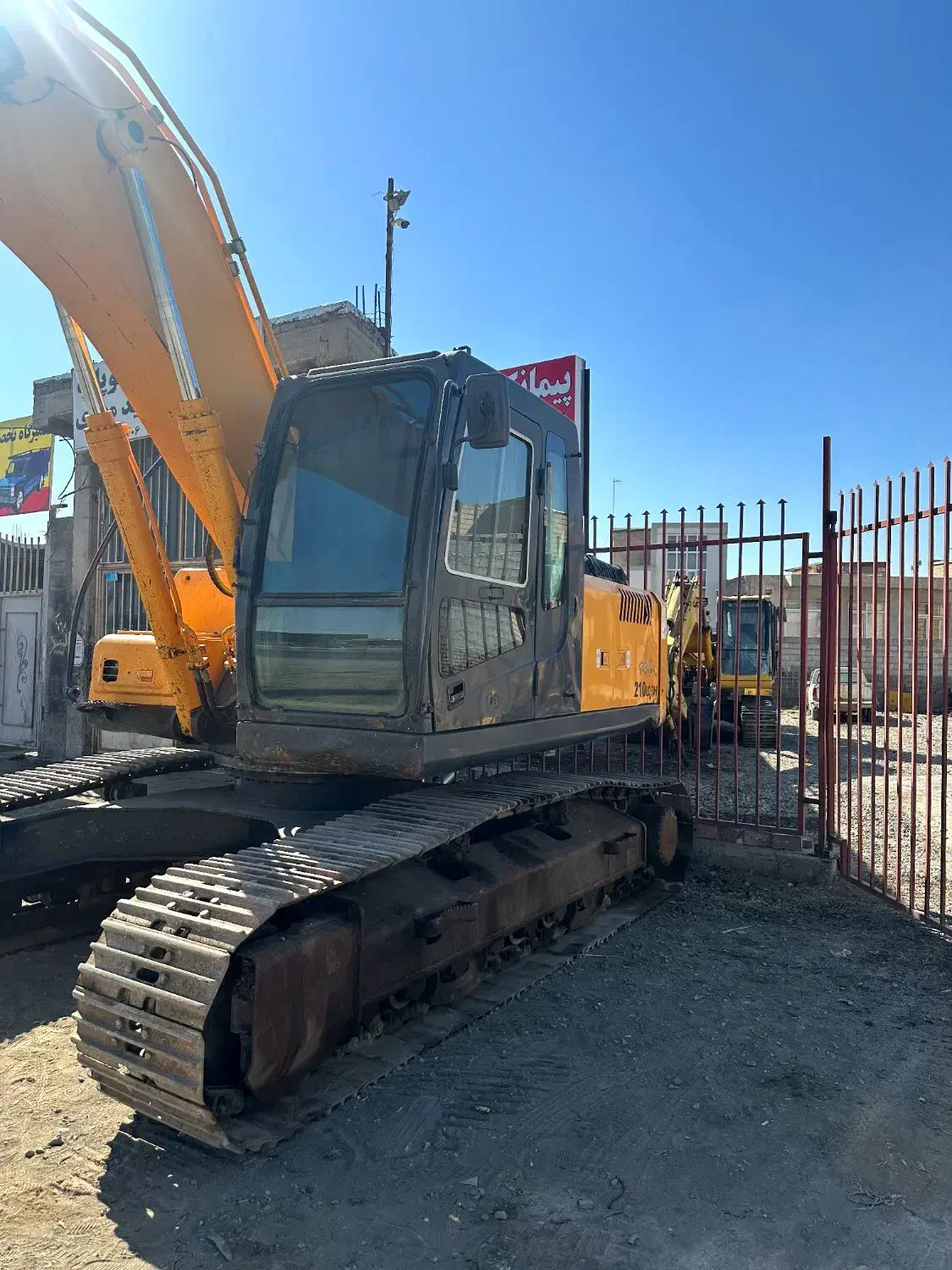 بیل زنجیری هیوندا210|خودرو سنگین|ملکان, |دیوار