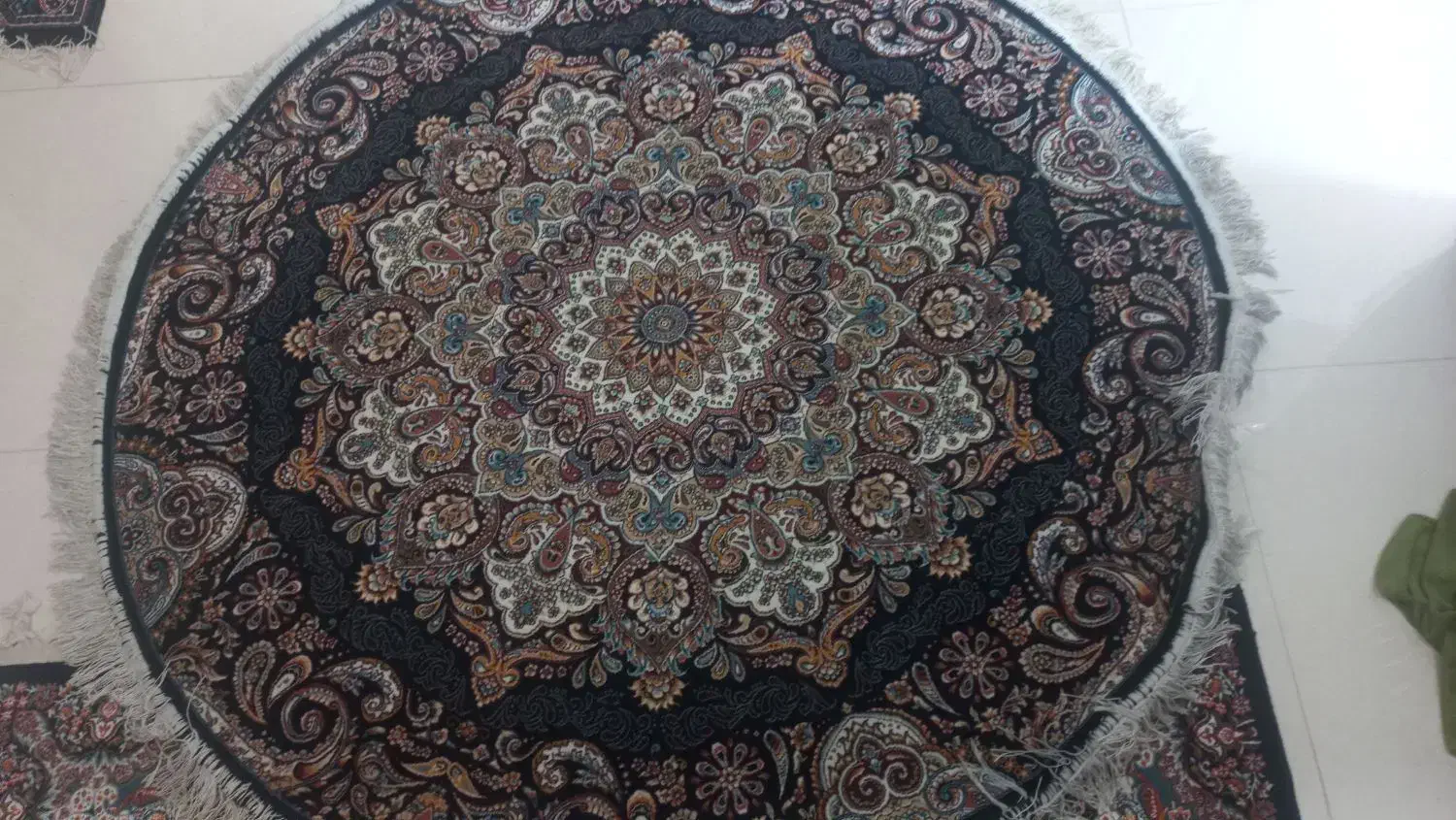 فرش گرد کاملا نو یه تخفیف کوچیک به خریدار اصلی|فرش|تهران, مجیدآباد|دیوار