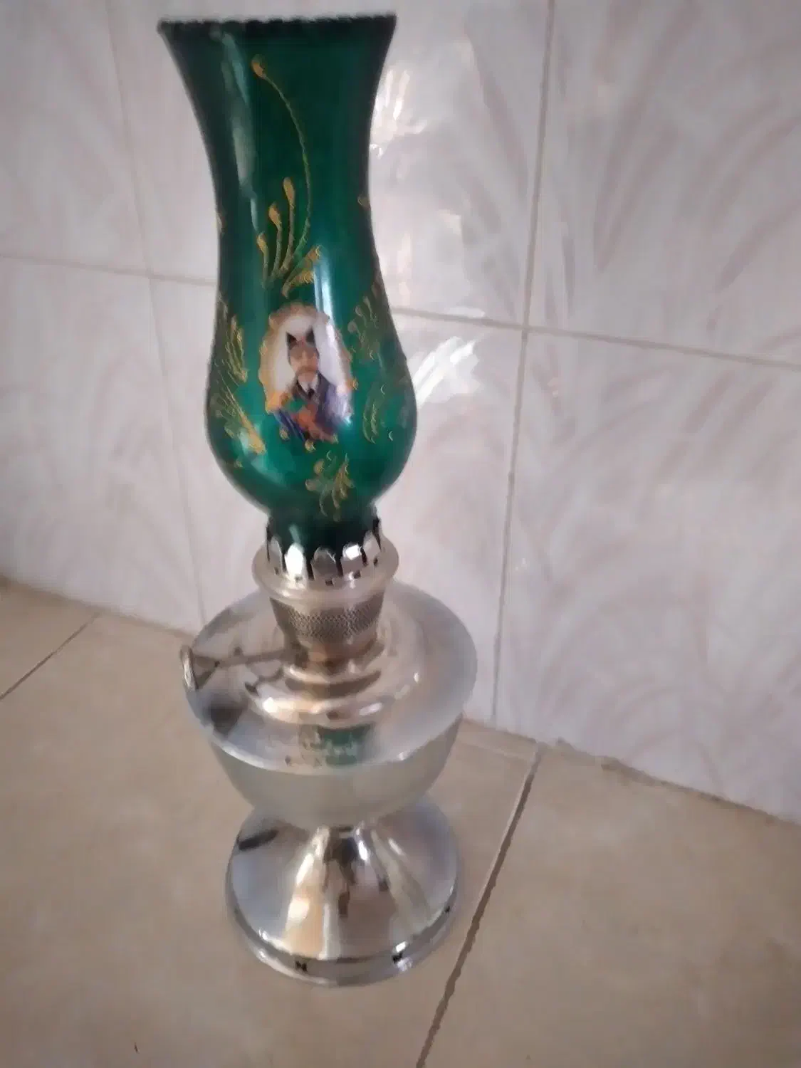 چراغ قدیمی نفتی|کلکسیون اشیاء عتیقه|سیلوانه, |دیوار