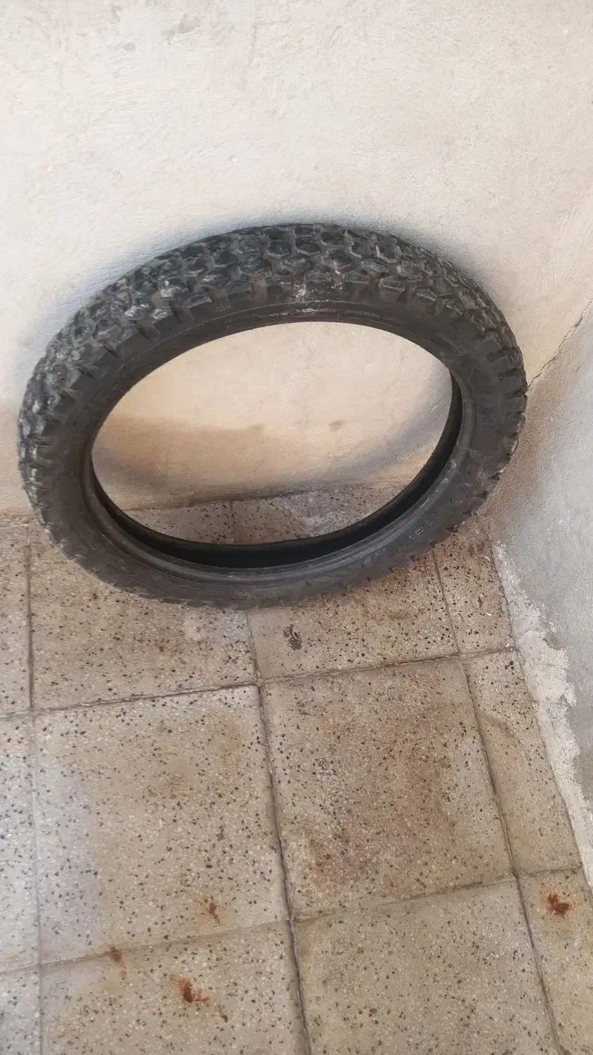 لاستیک عقب موتور|قطعات یدکی و لوازم جانبی|زند, |دیوار