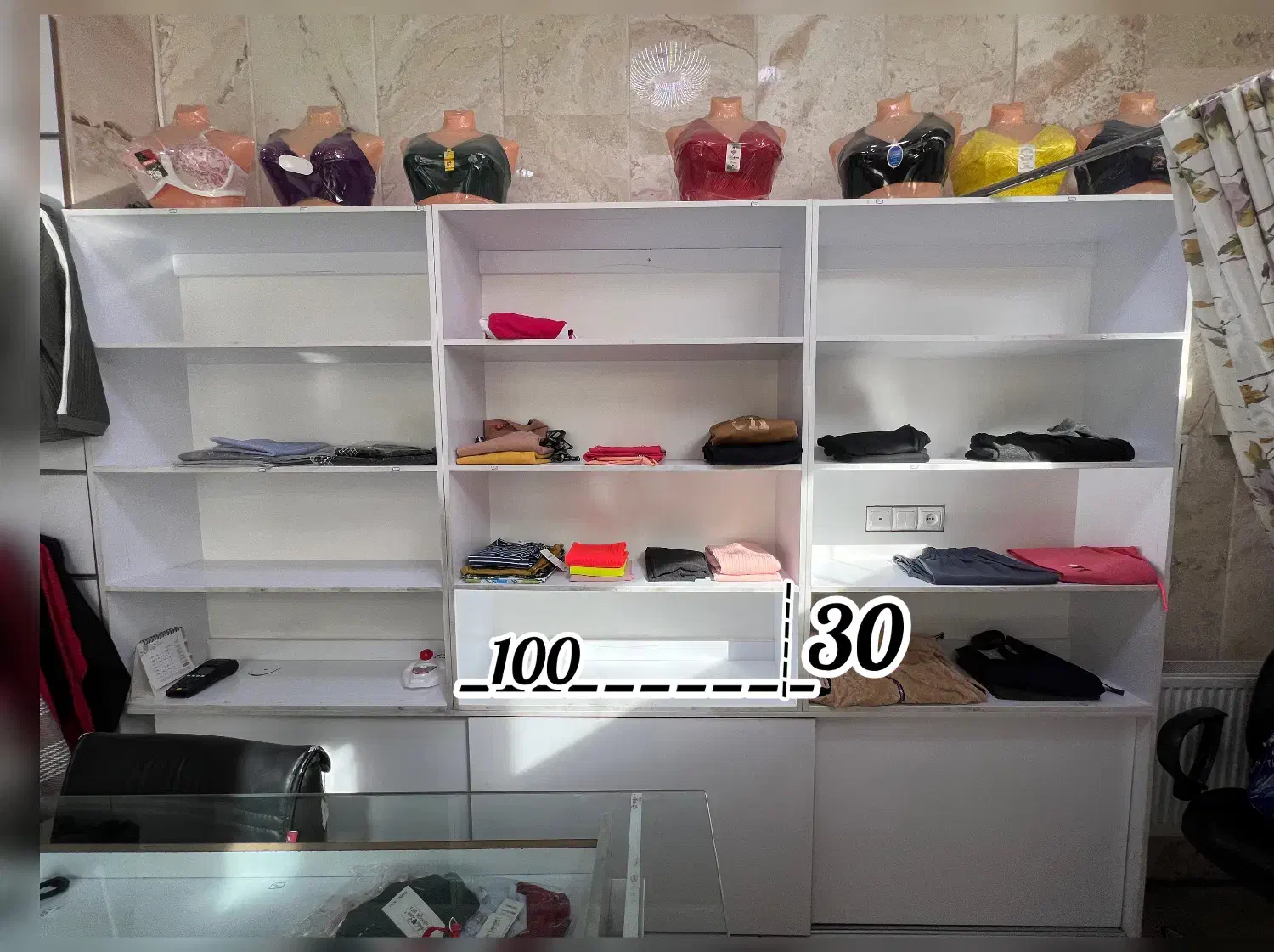 تجهیزات لباس فروشی(دکور و‌میز پیشخوان) و سالن ناخن|فروشگاه و مغازه|کهریزک, |دیوار