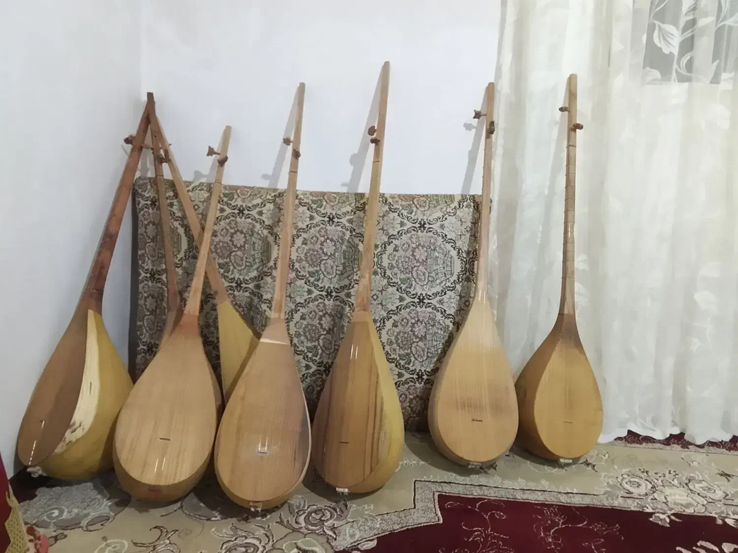 دوتار خوش صدا|سازهای سنتی|اسفراین, |دیوار