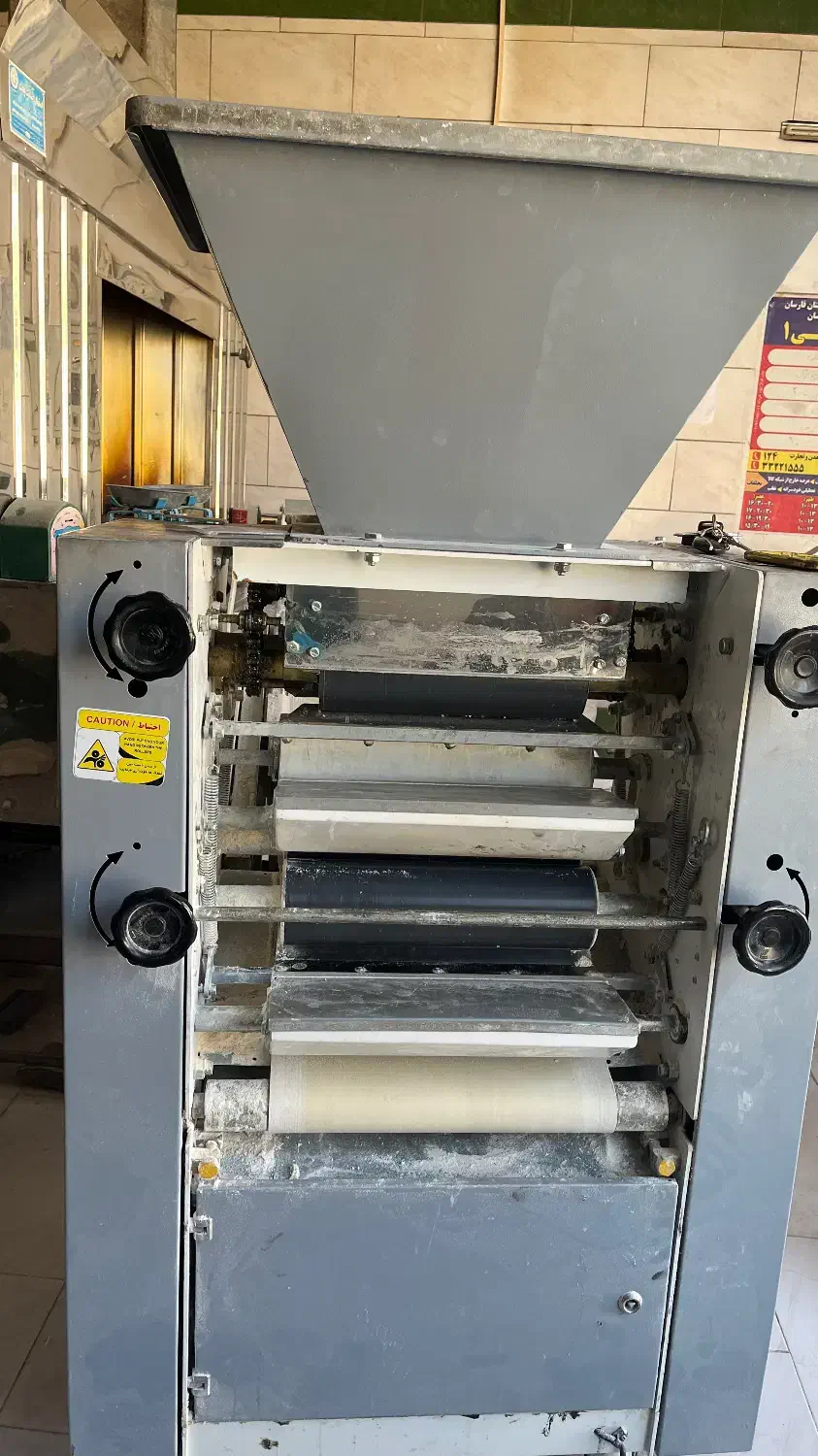 دستگاه چانه گیر و پهن کن نانوایی|فروشگاه و مغازه|فارسان, |دیوار