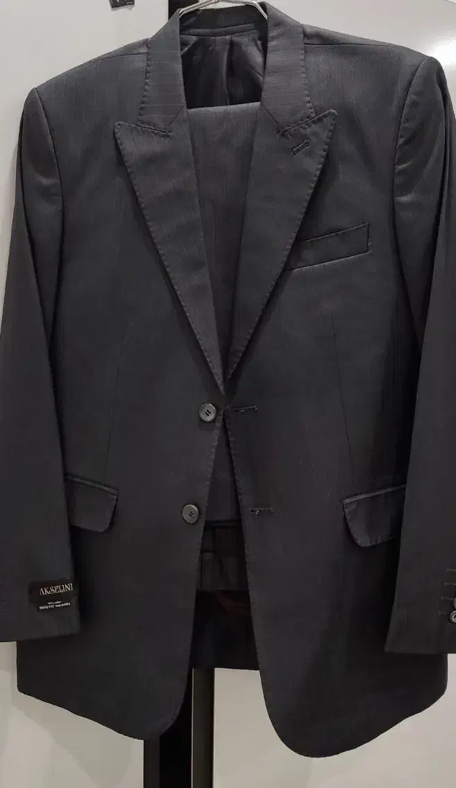 کت شلوار و کت تک|لباس|قرچک, میرزائی شمالی|دیوار