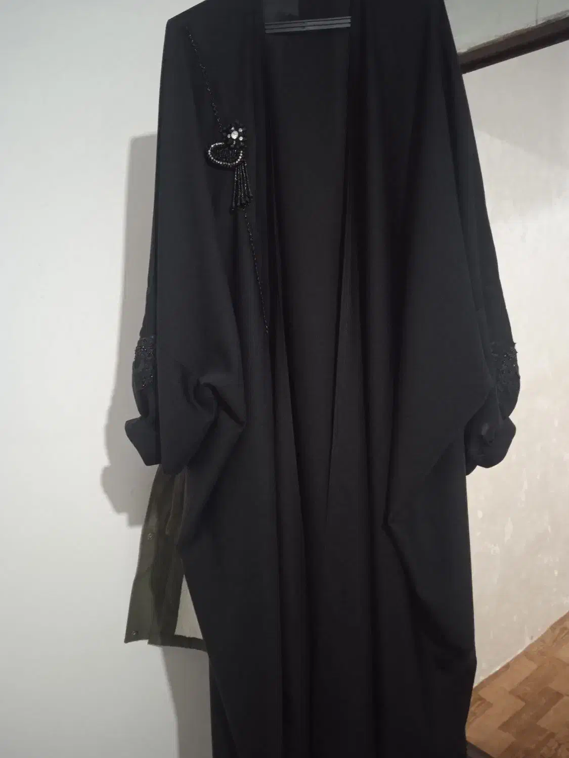 عبا مجلسی بلند|لباس|تربتحیدریه, باغ ملی|دیوار