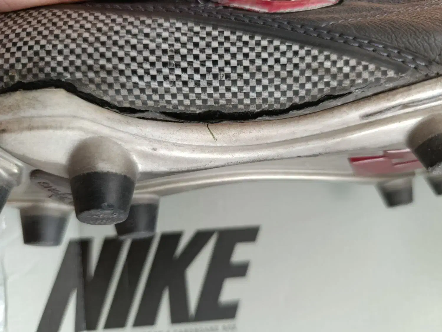 کفش فوتبال چمن|کیف، کفش، کمربند|باسمنج, |دیوار