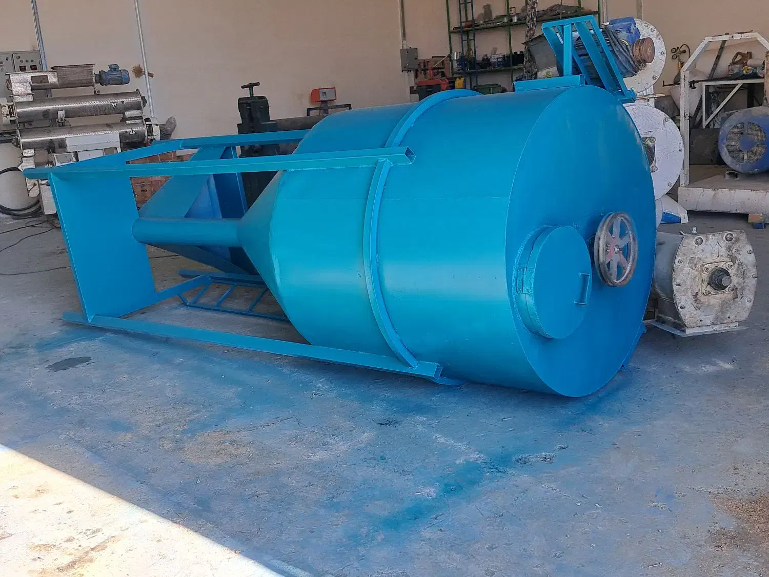 میکسر۲تن درحدصفر گاوداری دامداری مرغداری|ماشین‌آلات صنعتی|لوشان, |دیوار