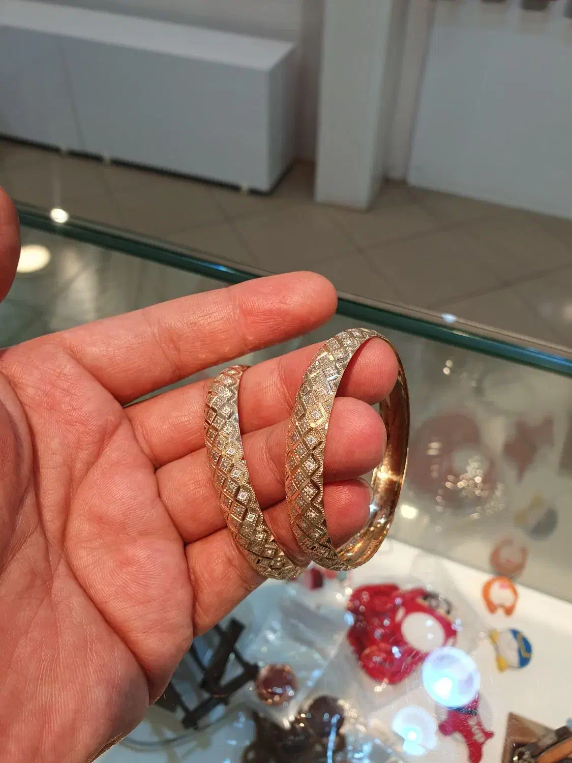 طلا دست دوم|جواهرات|کاشان, میدان کهنه|دیوار