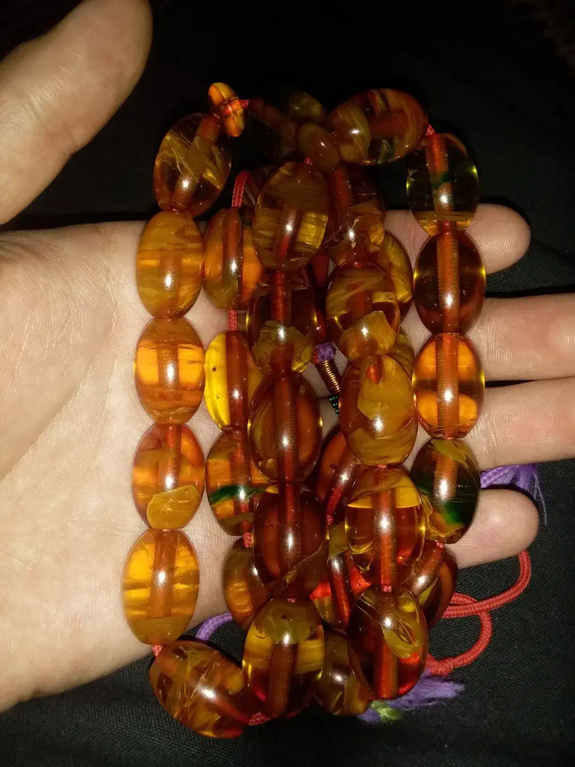 تسبیح کهربا پرچمی کهنه تسبیح سندلوس ۱۰۱ عددی آلمان|جواهرات|سقز, |دیوار