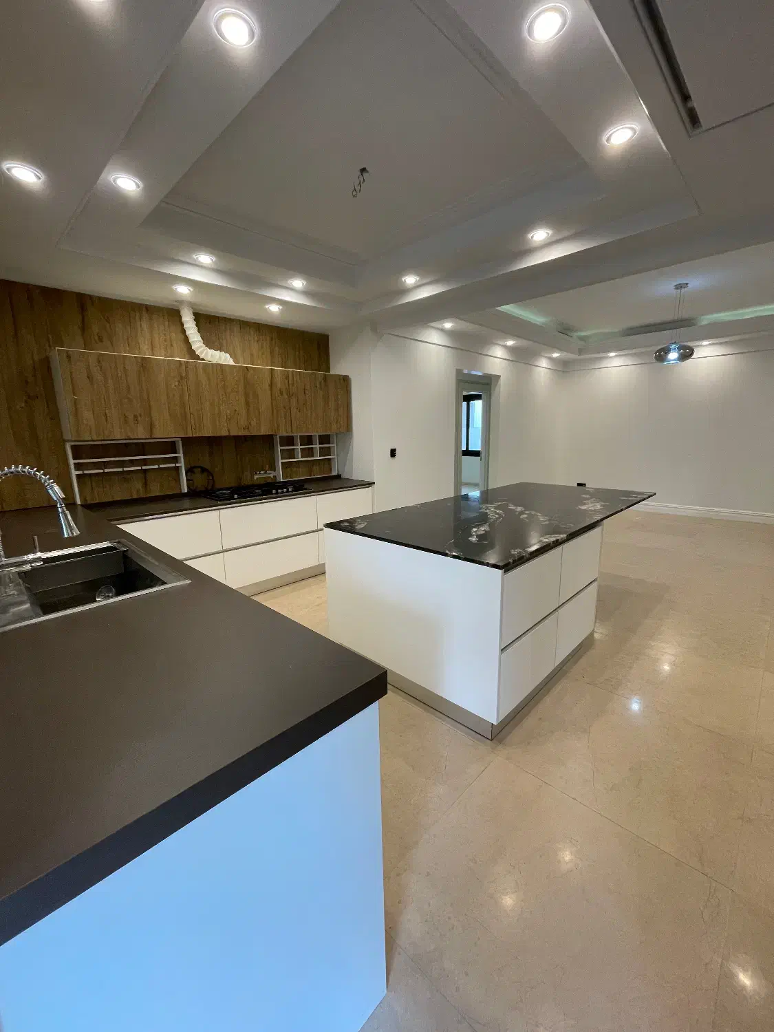 ۲۰۰ متر/۳خواب/فول فرنیش