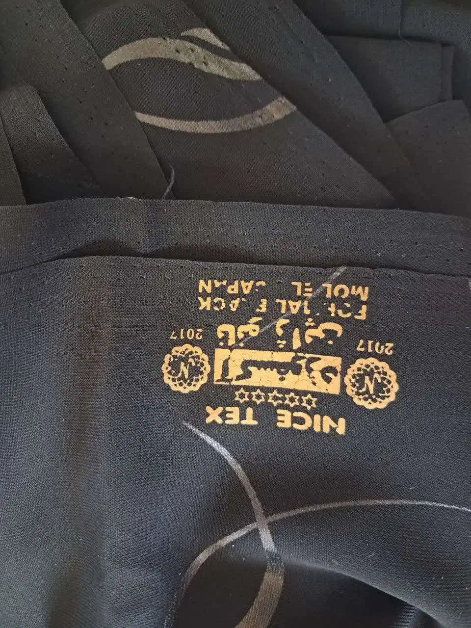 چادر مشکی مجلسی|لباس|اصفهان, دستگرده|دیوار