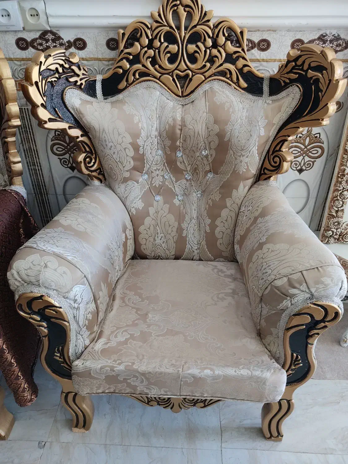 مبل سلطنتی|مبلمان خانگی و میز عسلی|ایوان, |دیوار