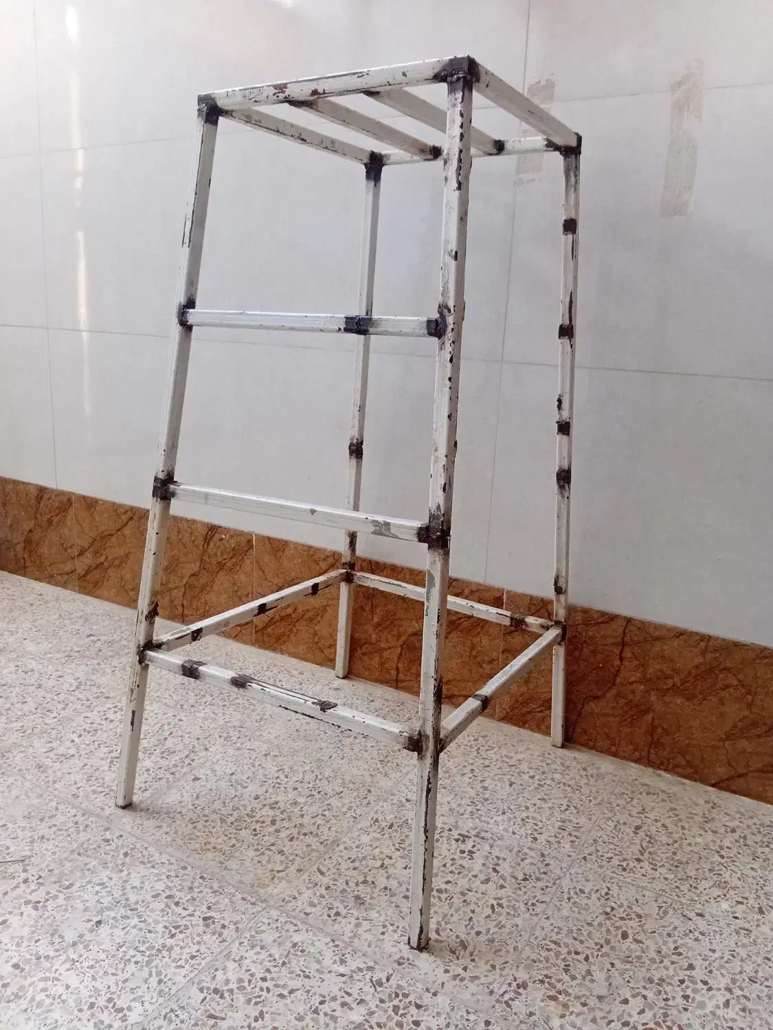 چهارپایه|صندلی و نیمکت|سوسنگرد, |دیوار